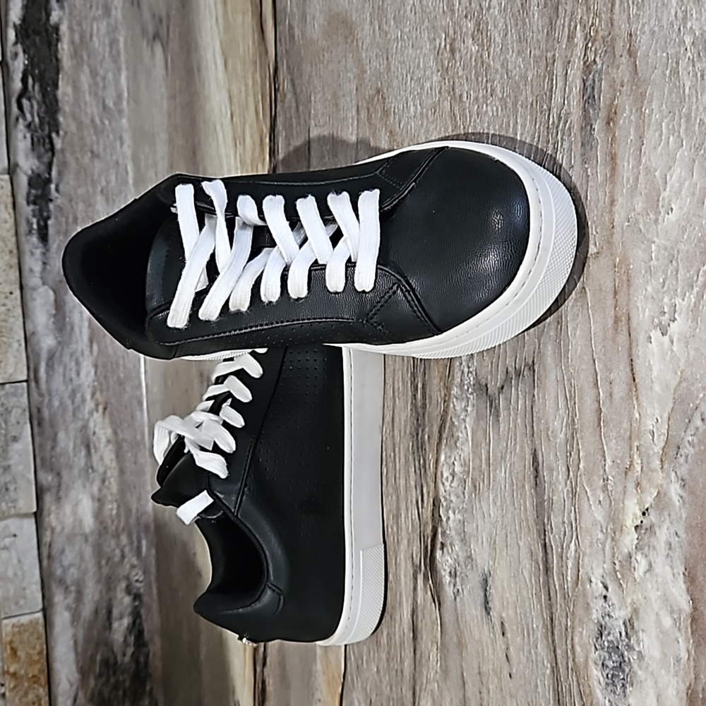 Steve Madden shoes color black and white size 7